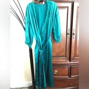 Elegant Green Lace Trim Robe
